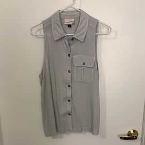 Universal Thread Sleeveless Button-Down Shirt